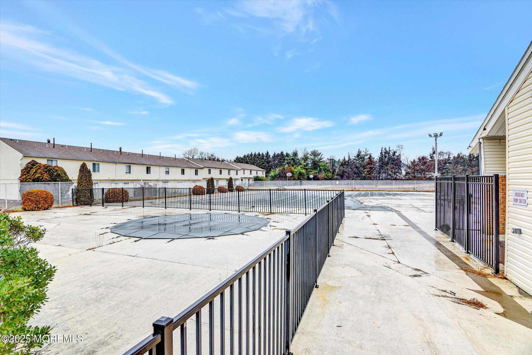 81 Sawmill Road, 573