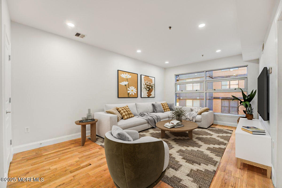 4401 Park Avenue 5F