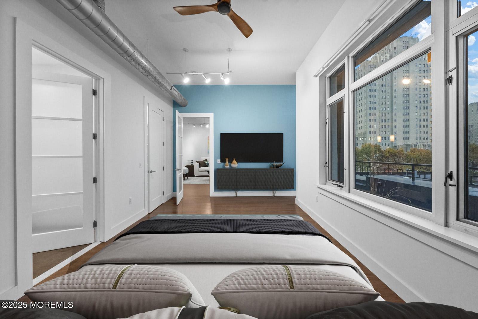 650 Montgomery Street 402