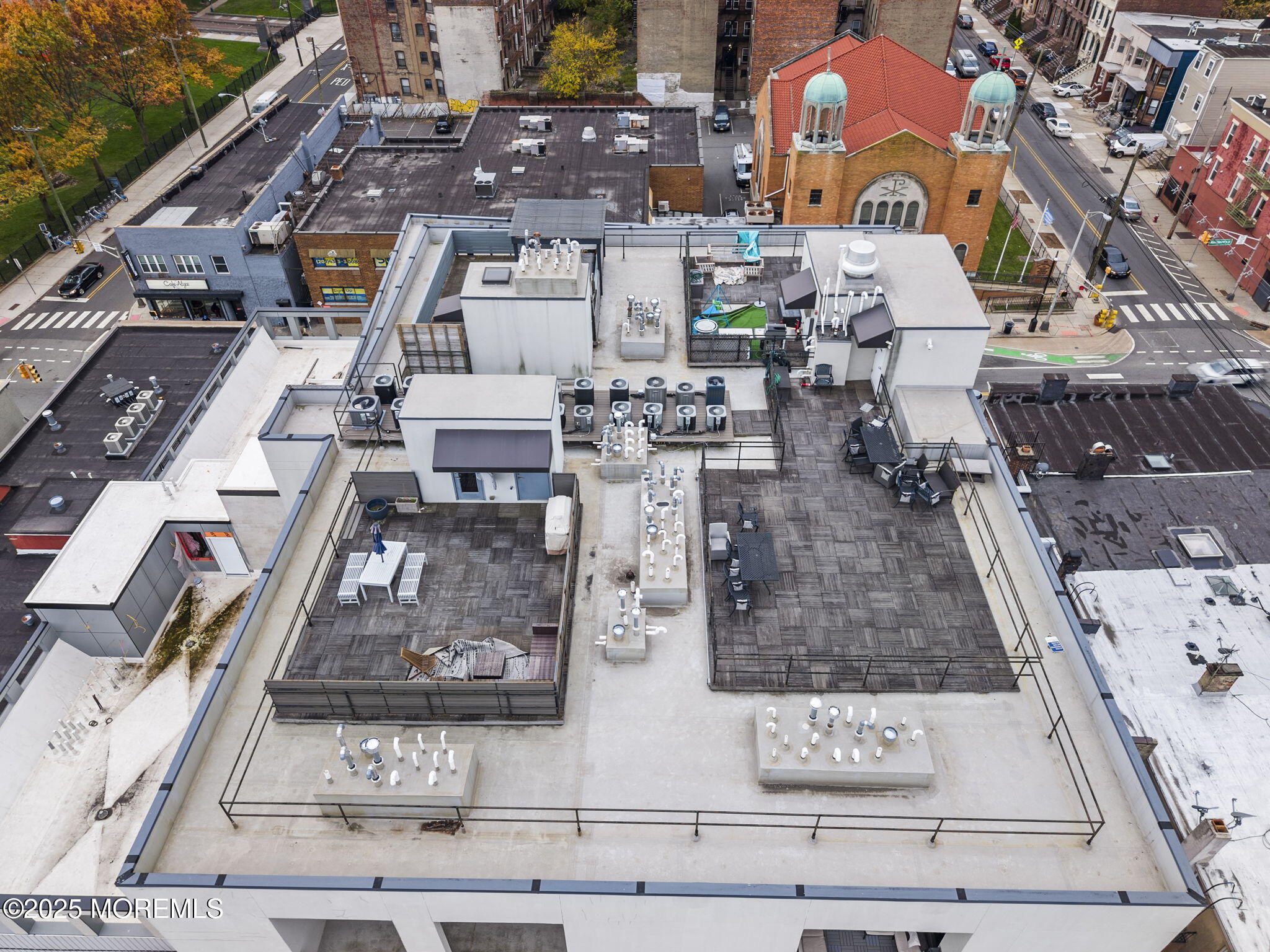 650 Montgomery Street 402