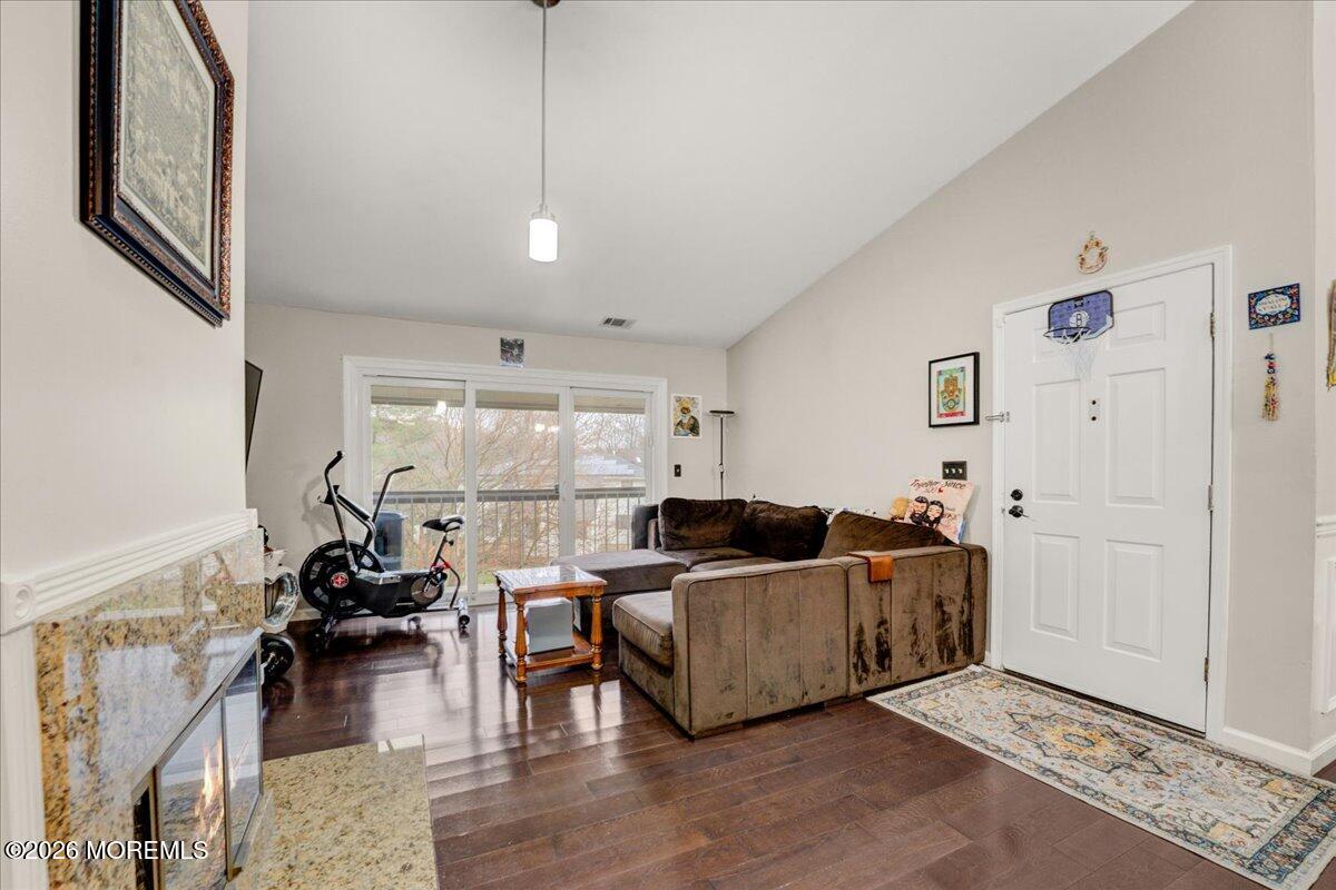 306 Bromley Place 306