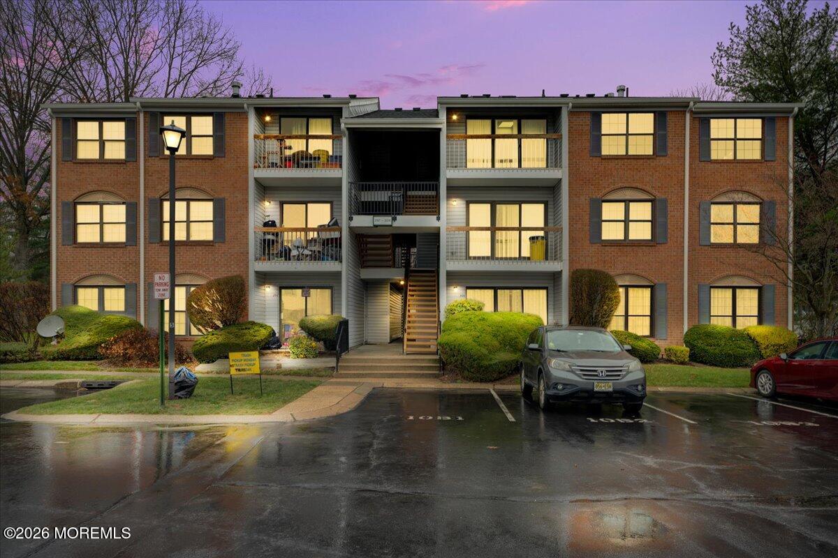 306 Bromley Place 306