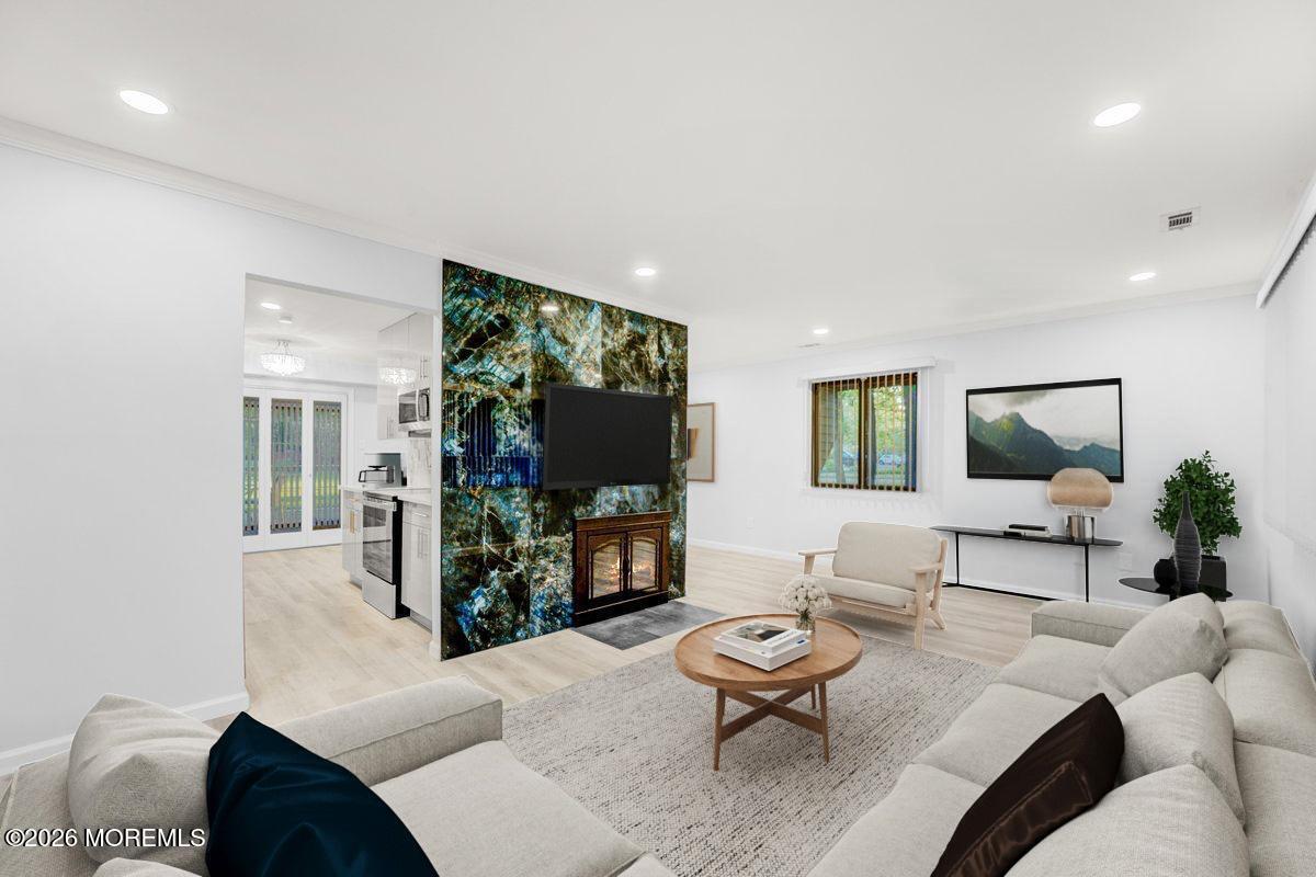 16 E Bluebell Lane
