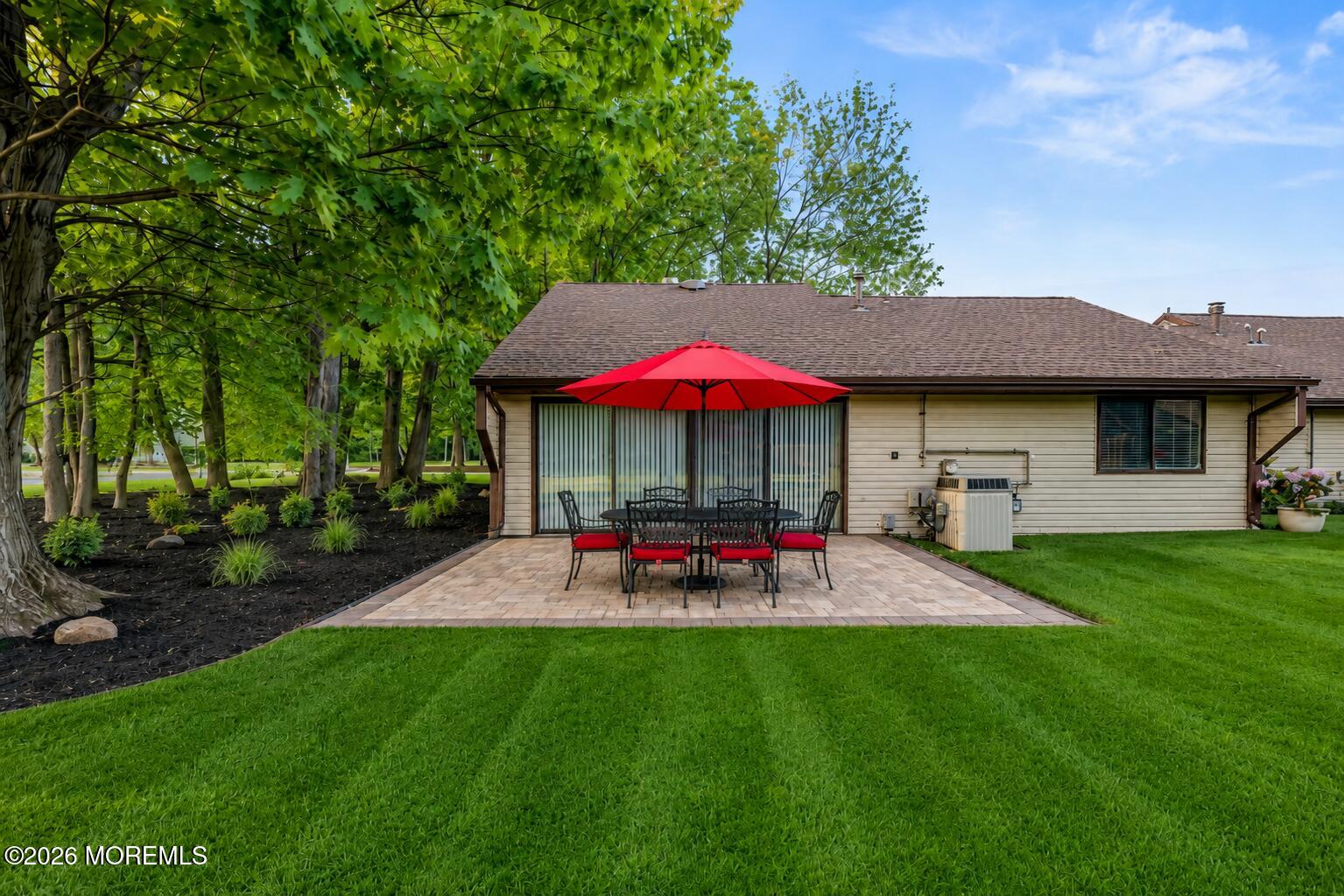 16 E Bluebell Lane