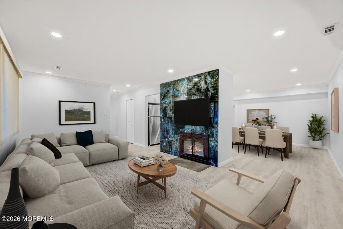 16 E Bluebell Lane
