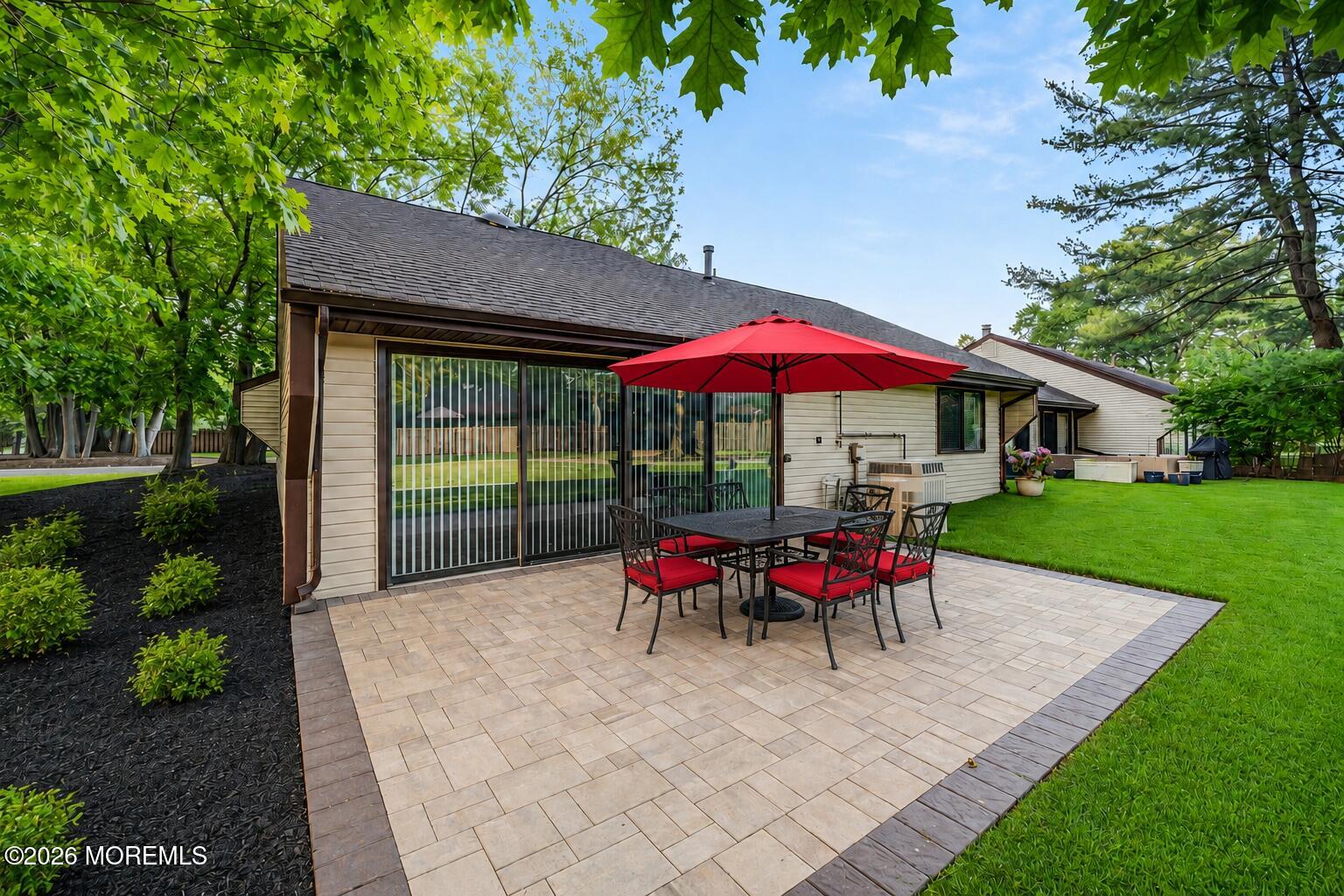 16 E Bluebell Lane