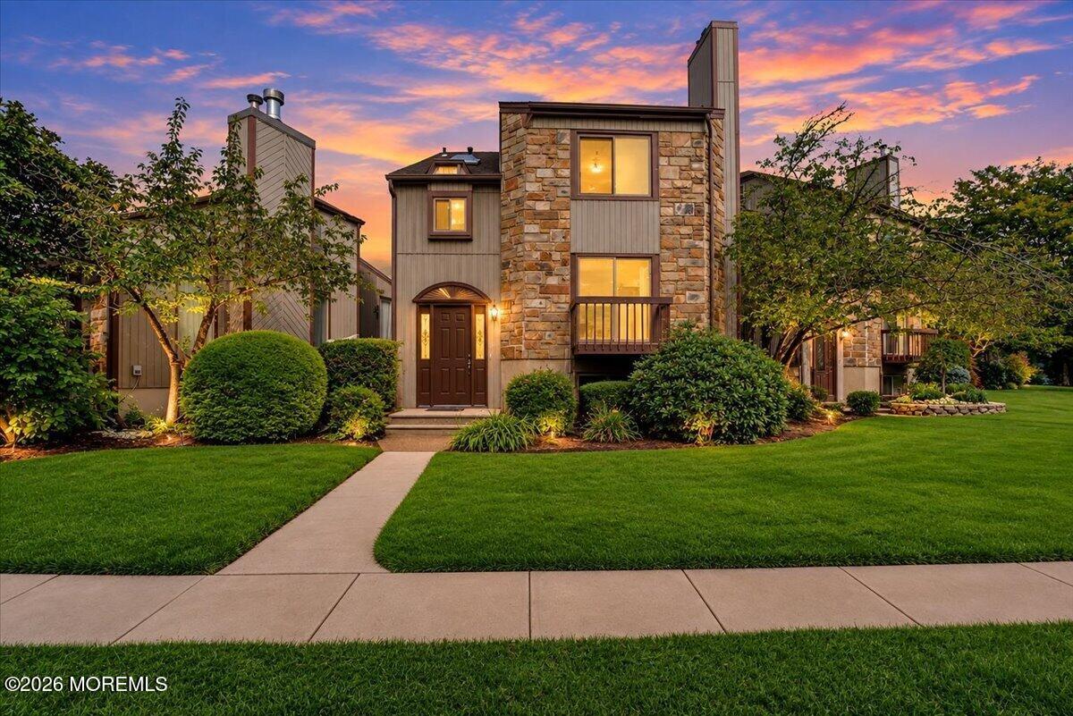 17 Emerald Lane
