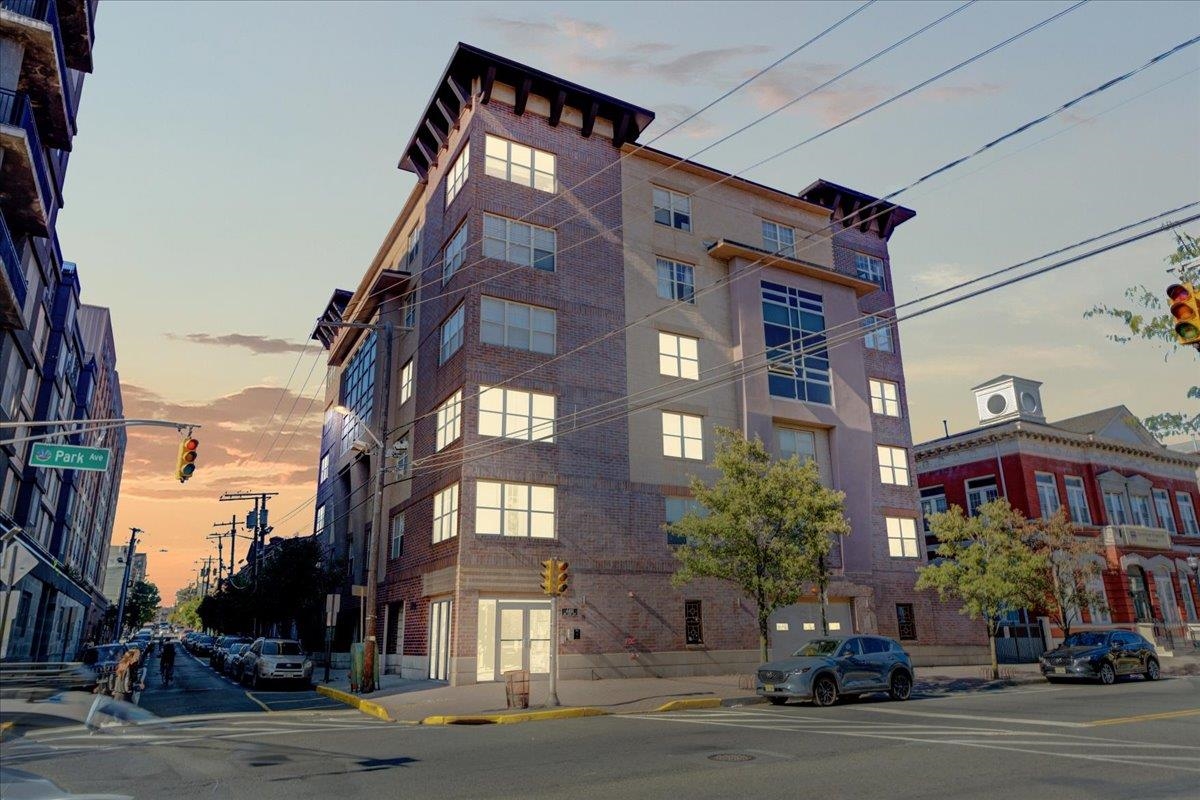 4401 PARK AVE Unit: 5F