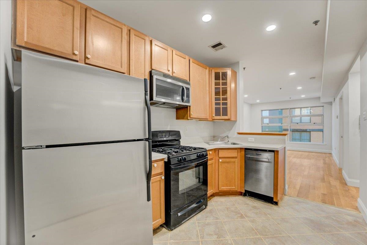4401 PARK AVE Unit: 5F