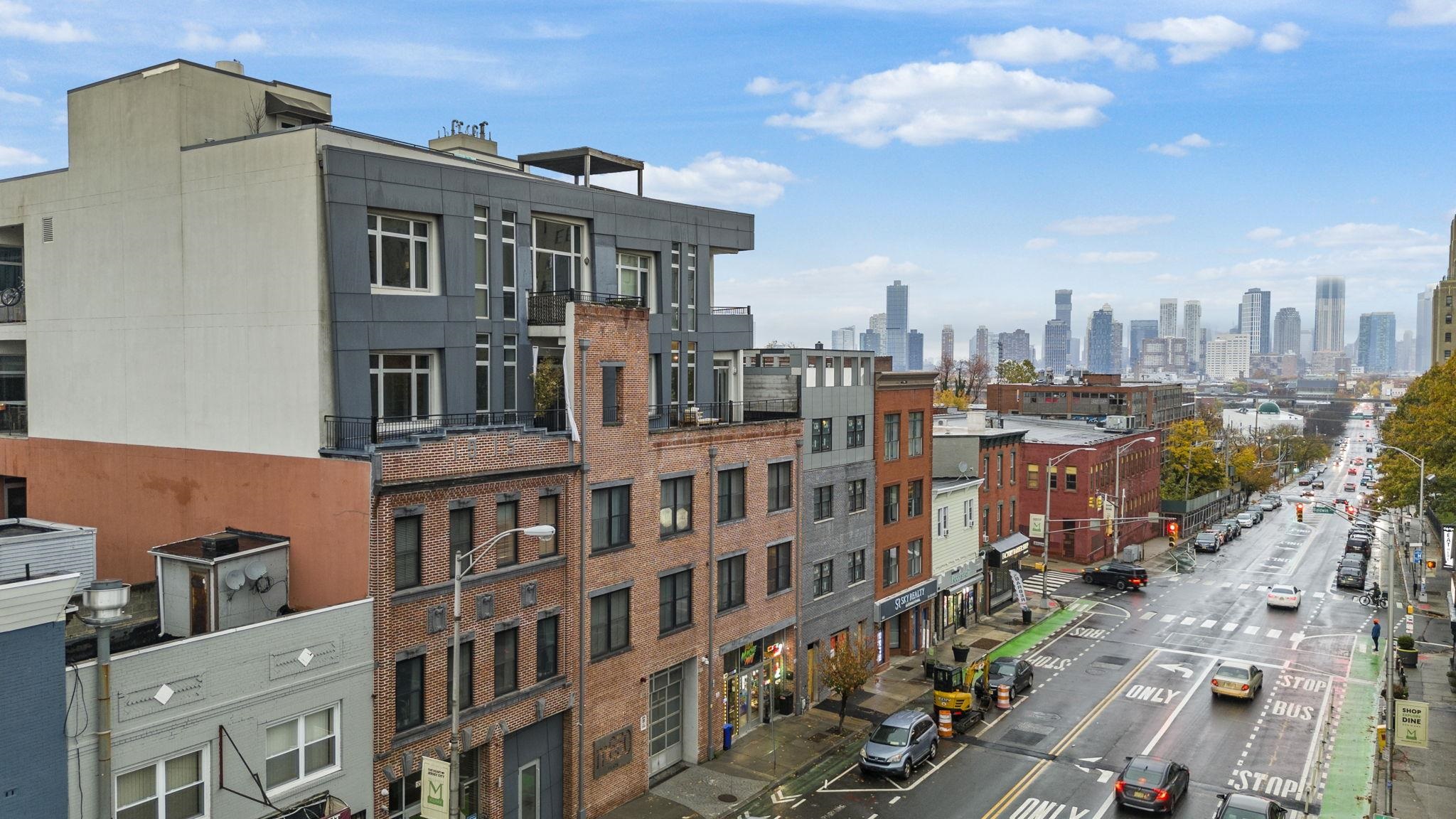 650 MONTGOMERY ST Unit: 402