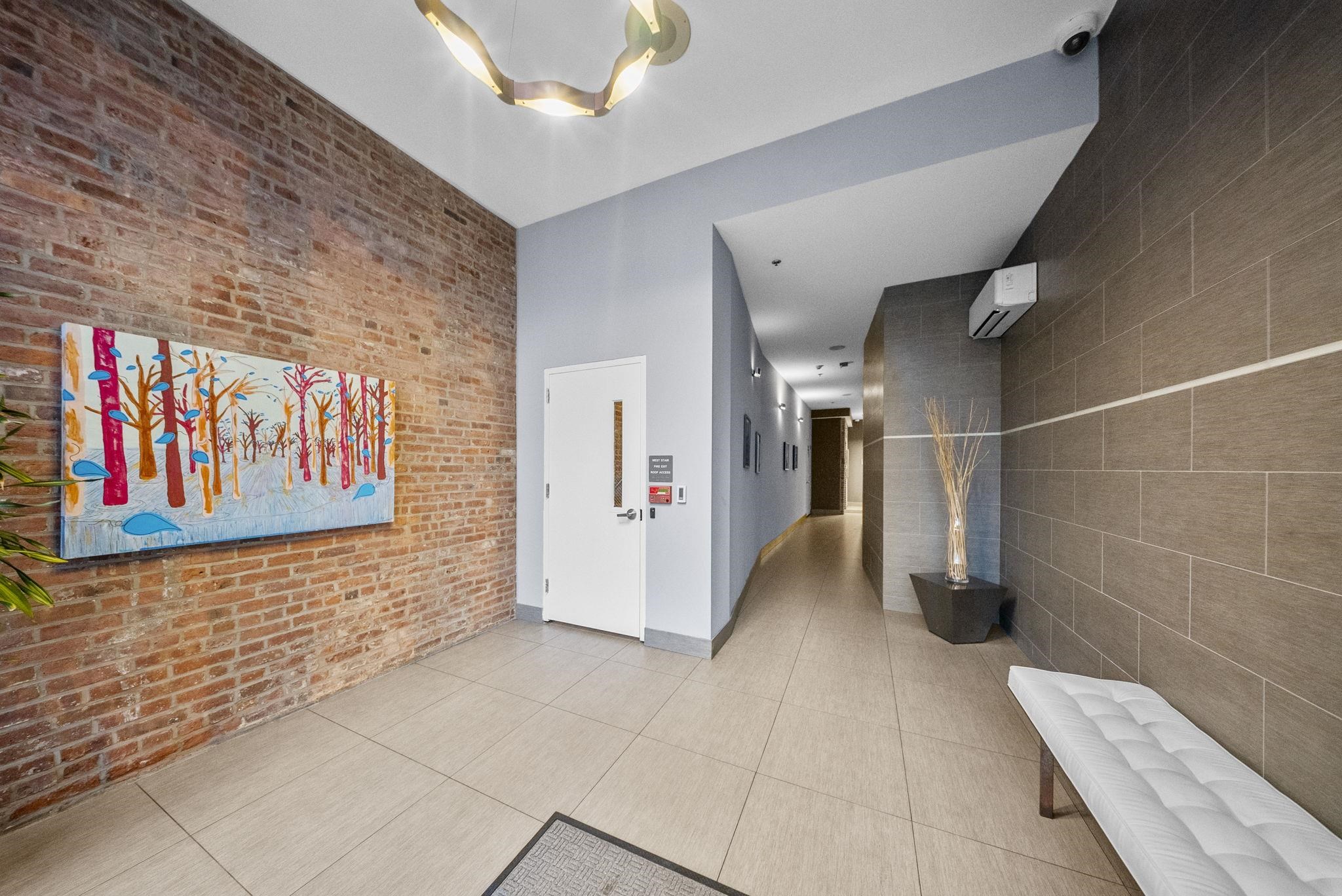 650 MONTGOMERY ST Unit: 402