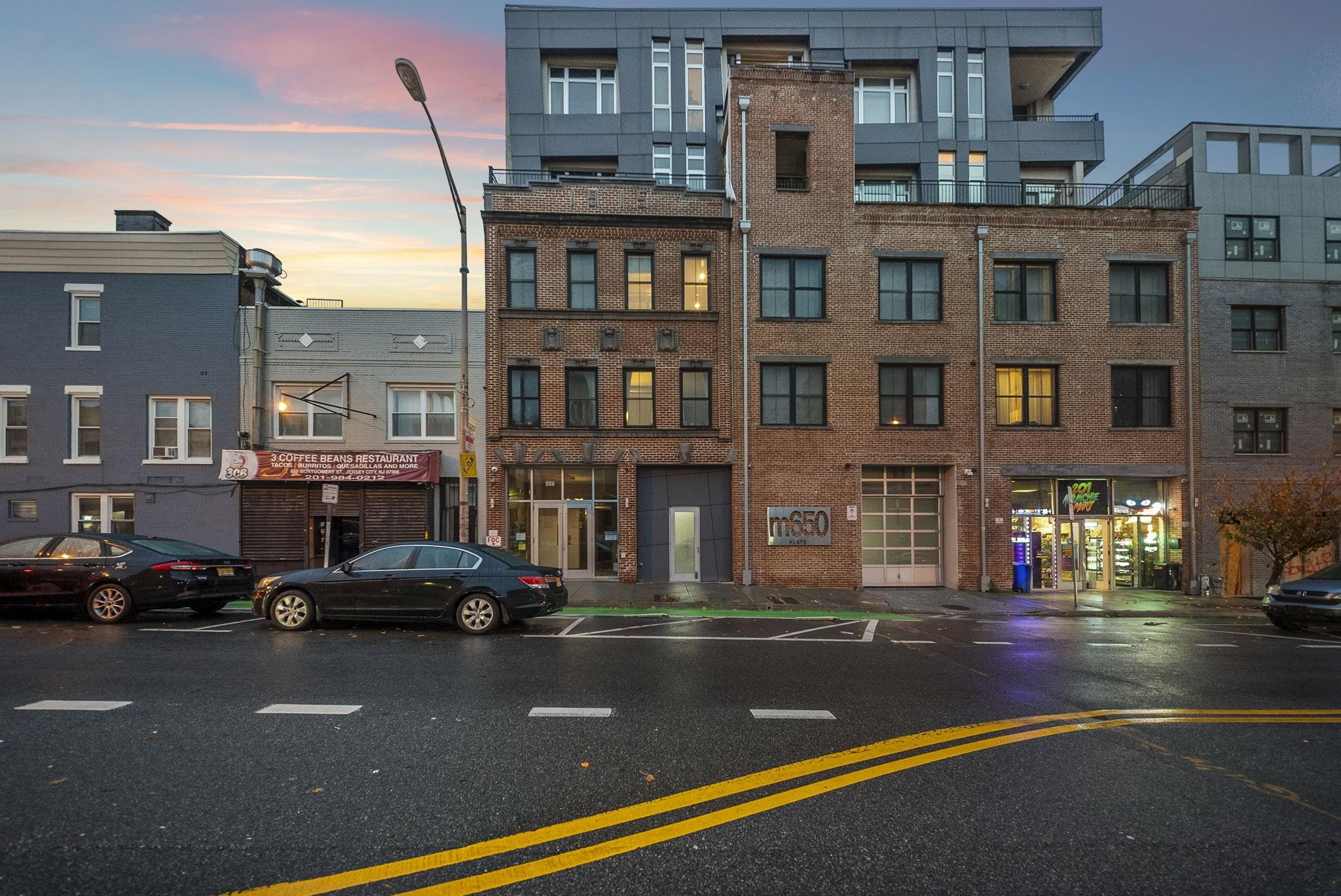 650 MONTGOMERY ST Unit: 402