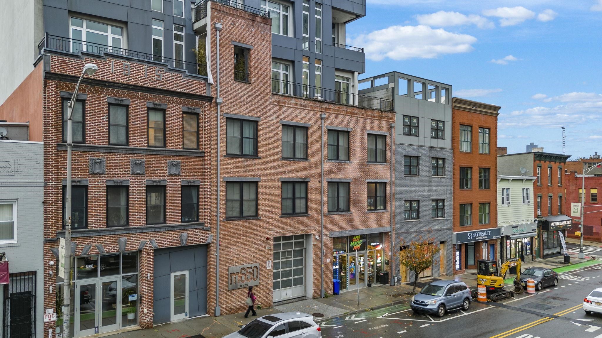650 MONTGOMERY ST Unit: 402