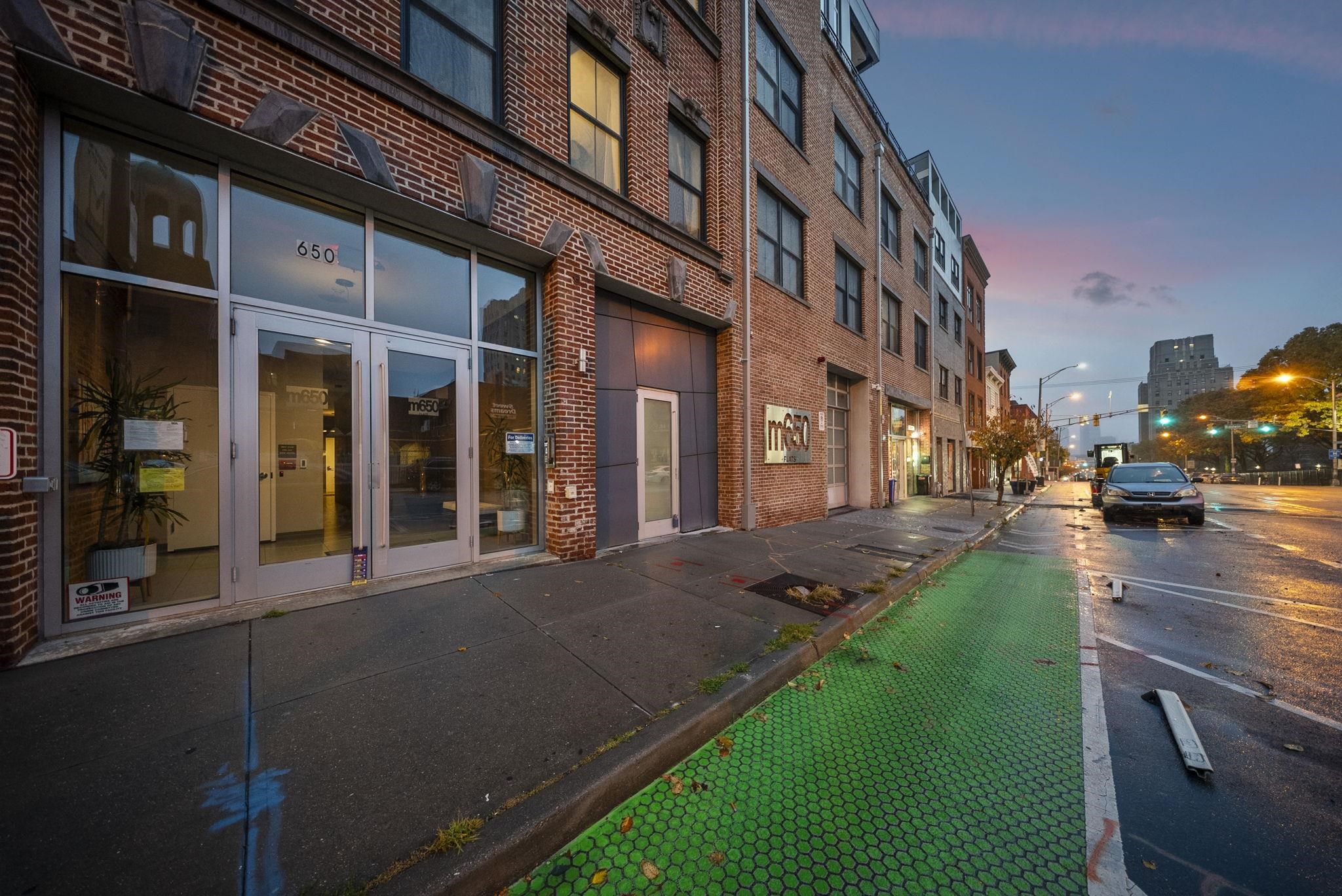 650 MONTGOMERY ST Unit: 402