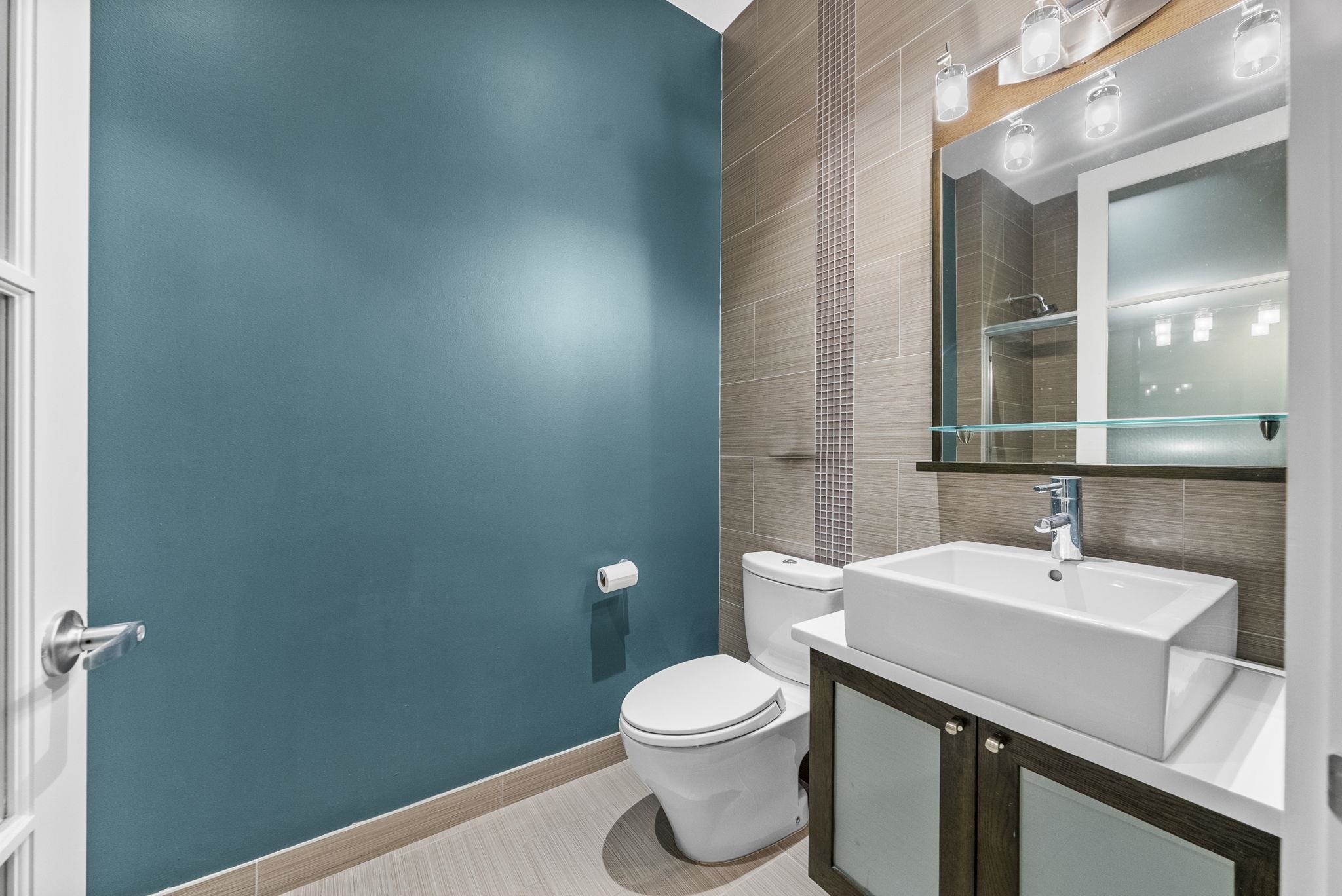 650 MONTGOMERY ST Unit: 402