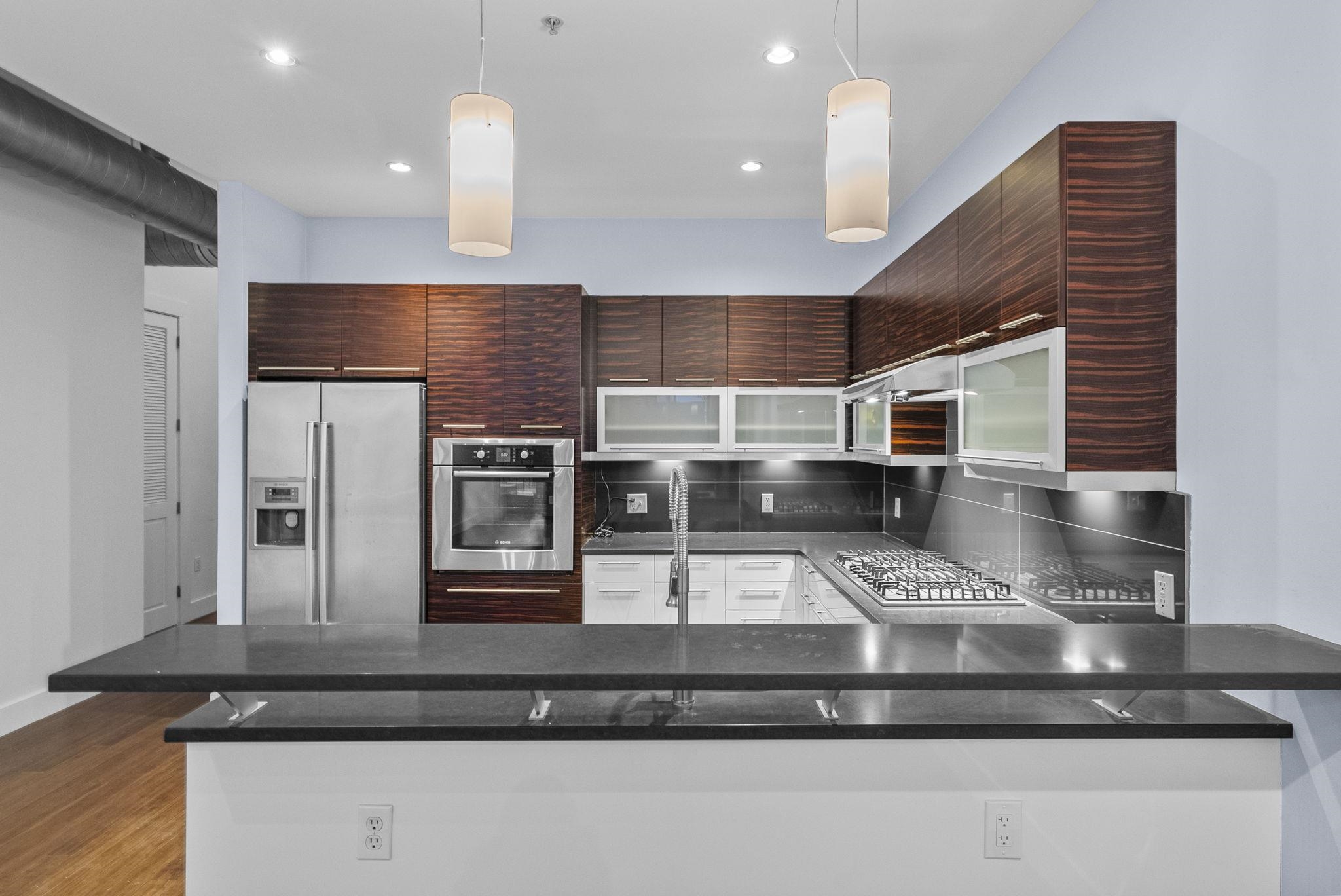 650 MONTGOMERY ST Unit: 402