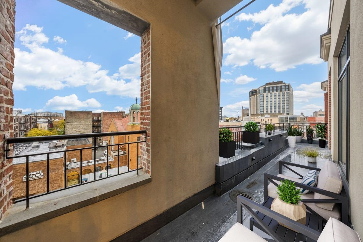 650 MONTGOMERY ST Unit: 402