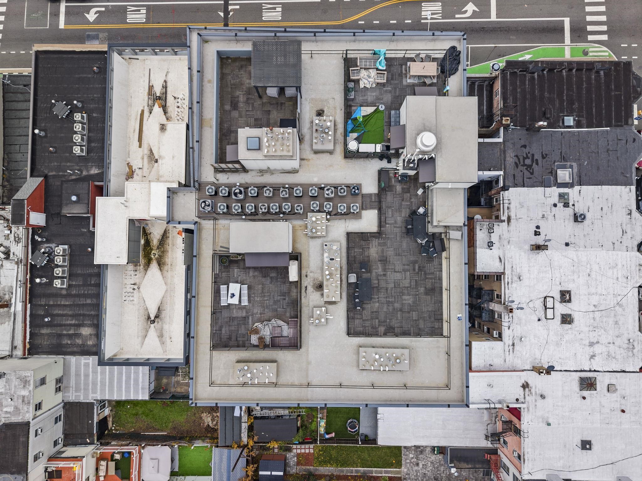 650 MONTGOMERY ST Unit: 402