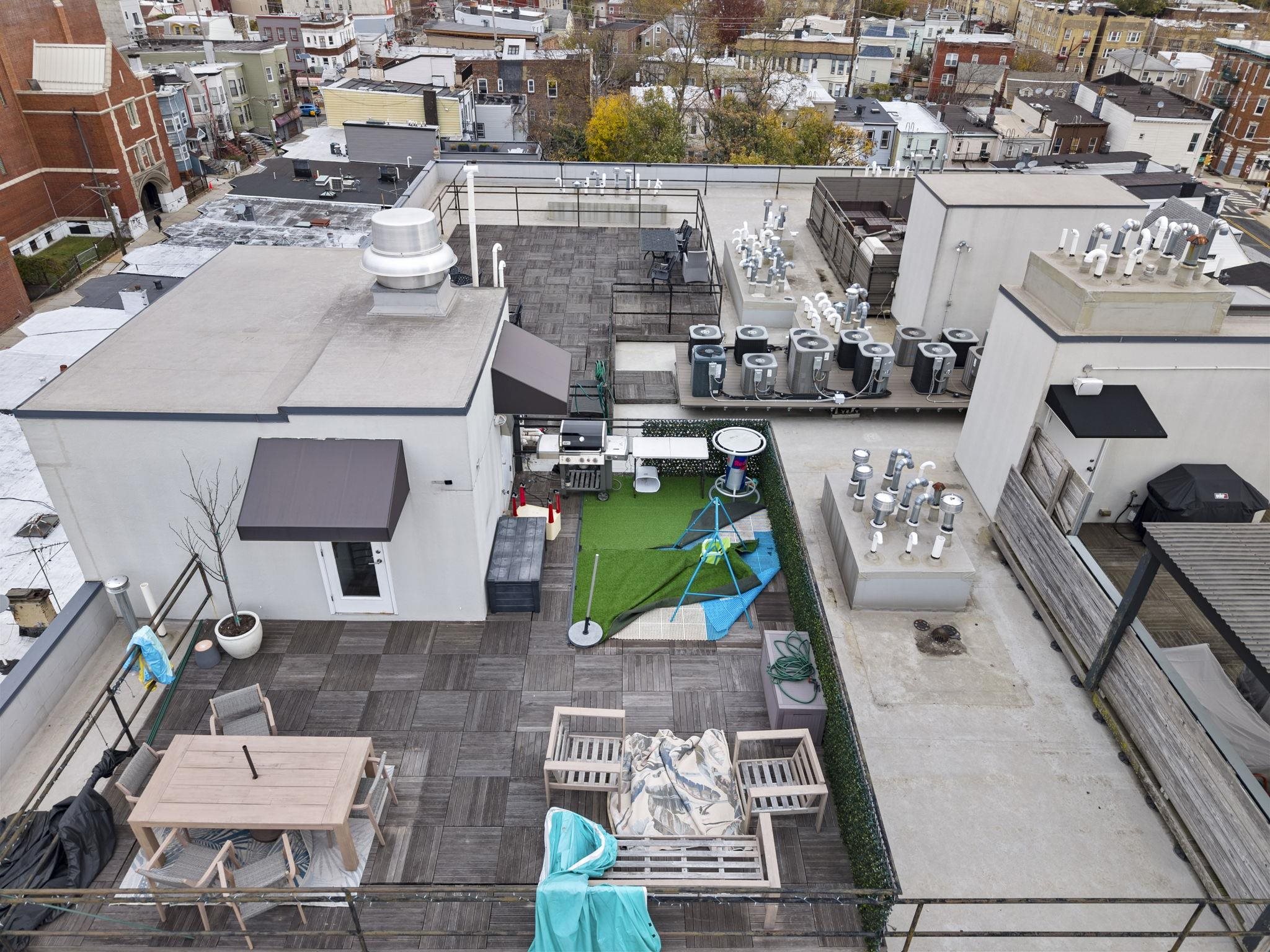 650 MONTGOMERY ST Unit: 402