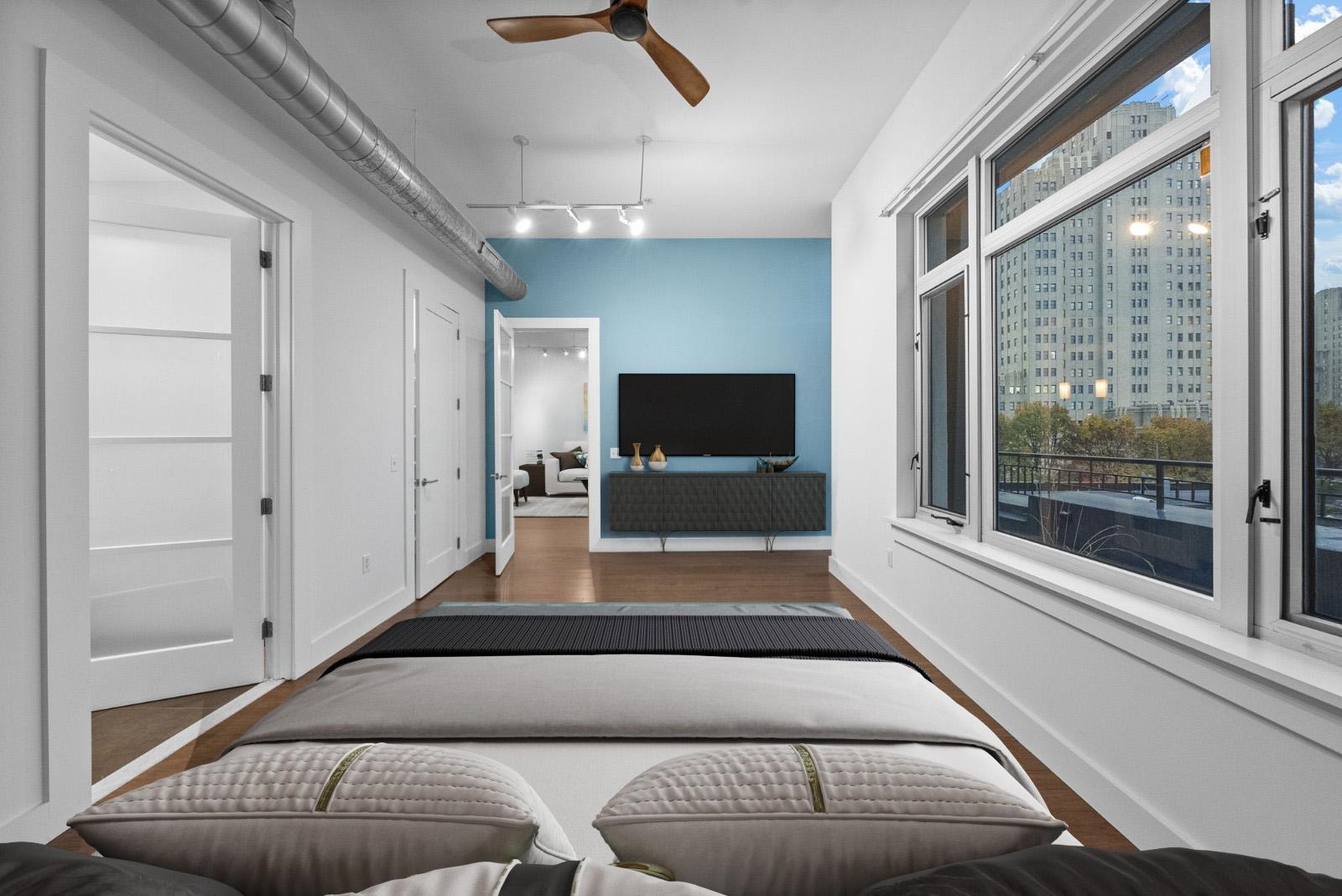 650 MONTGOMERY ST Unit: 402