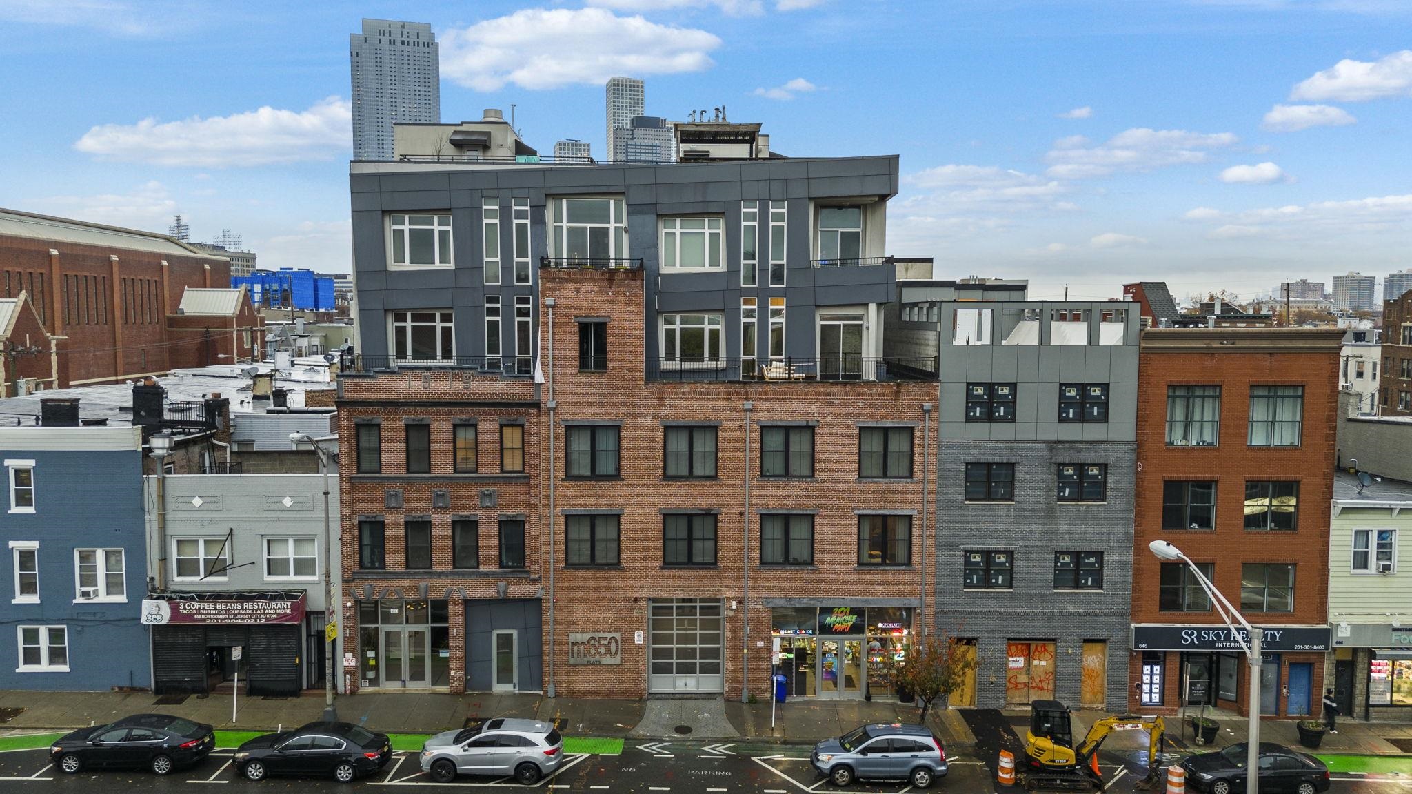 650 MONTGOMERY ST Unit: 402