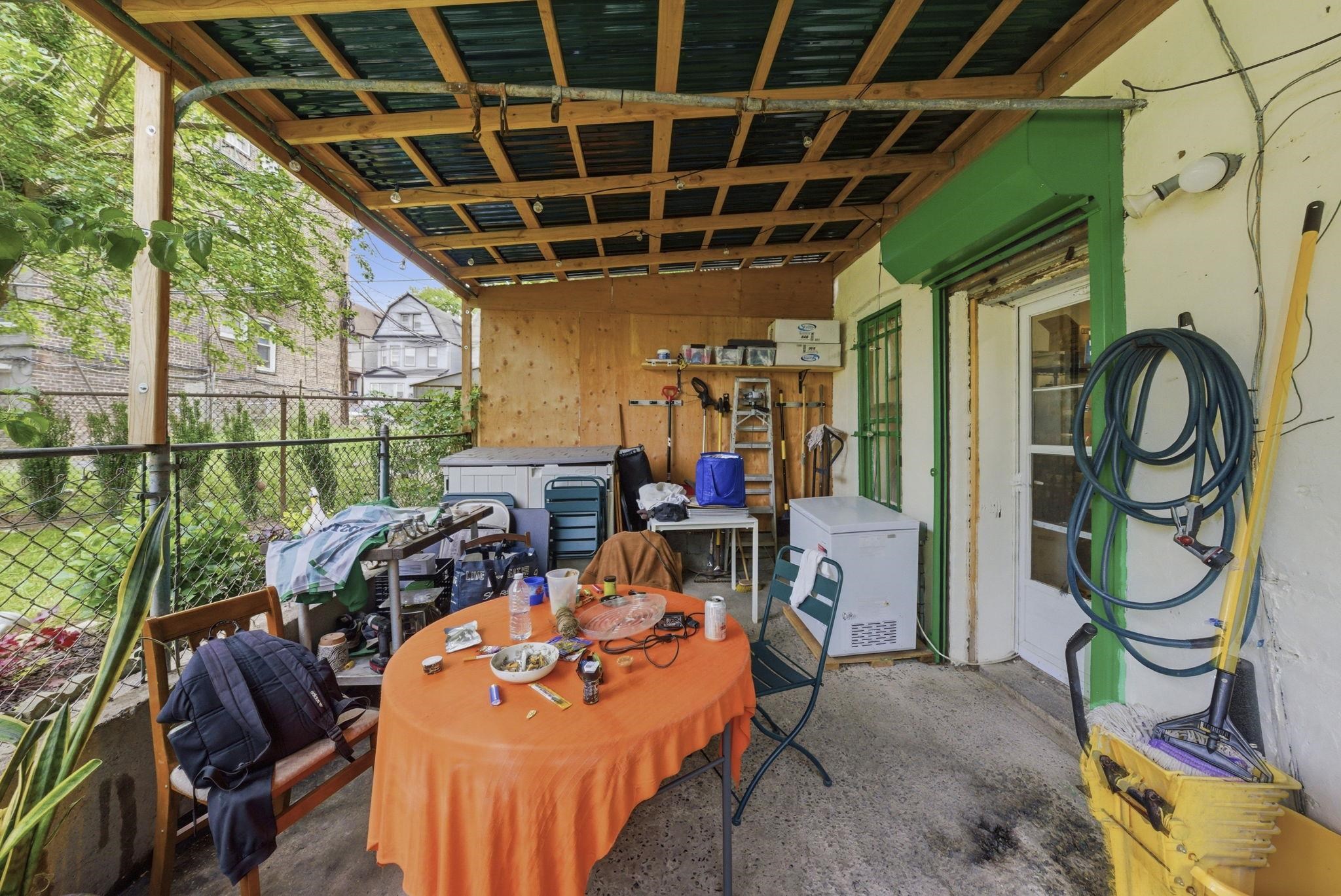 722 WEST SIDE AVE