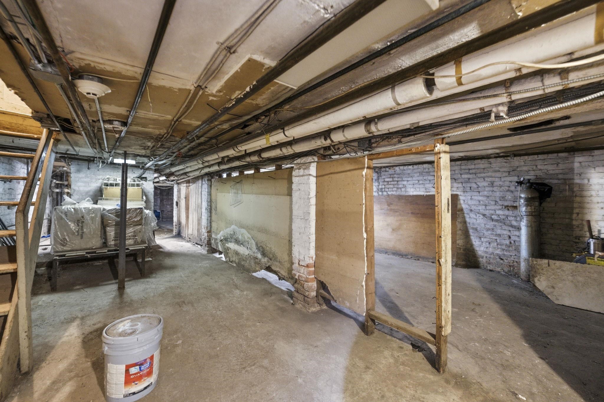 722 WEST SIDE AVE