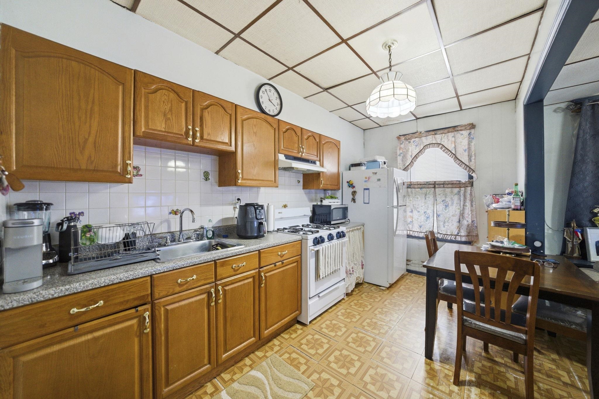 722 WEST SIDE AVE