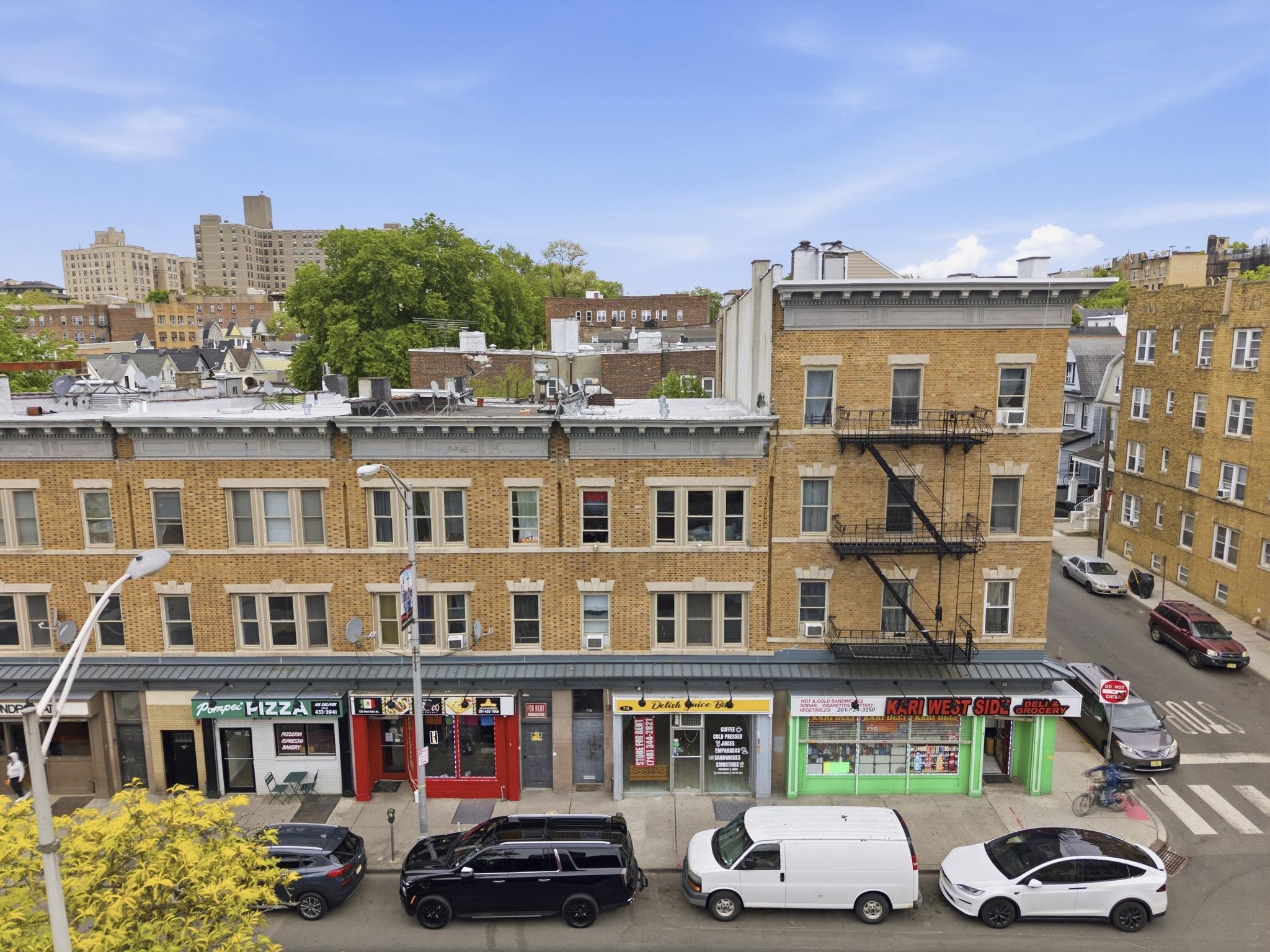 718 WEST SIDE AVE