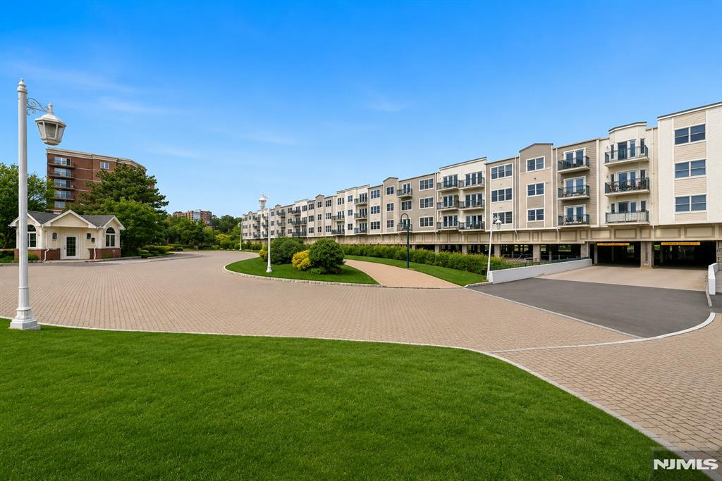 324 The Promenade