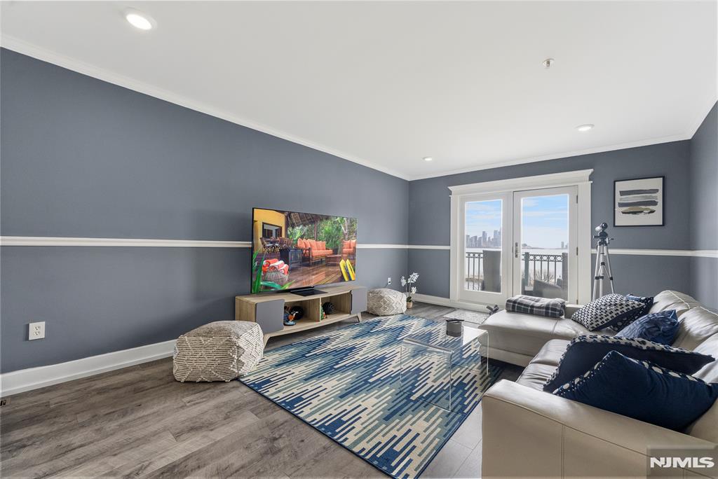 324 The Promenade