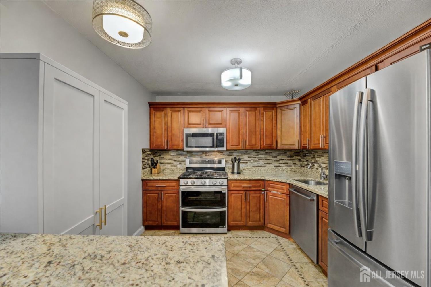 306 Bromley Place