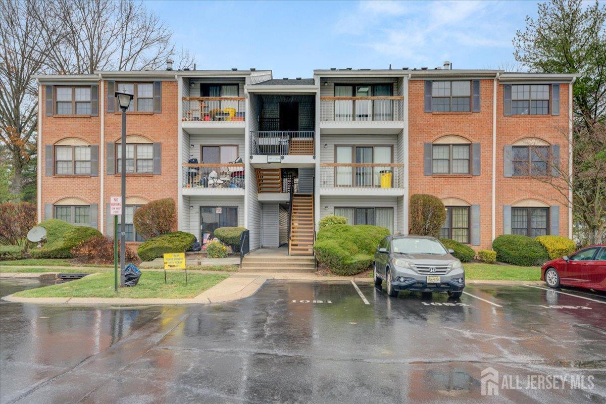 306 Bromley Place