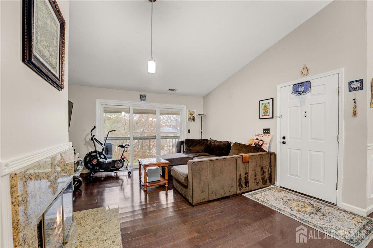 306 Bromley Place