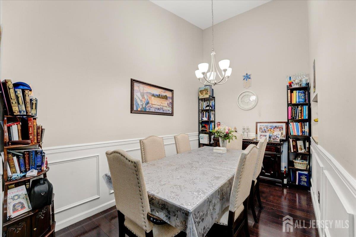 306 Bromley Place