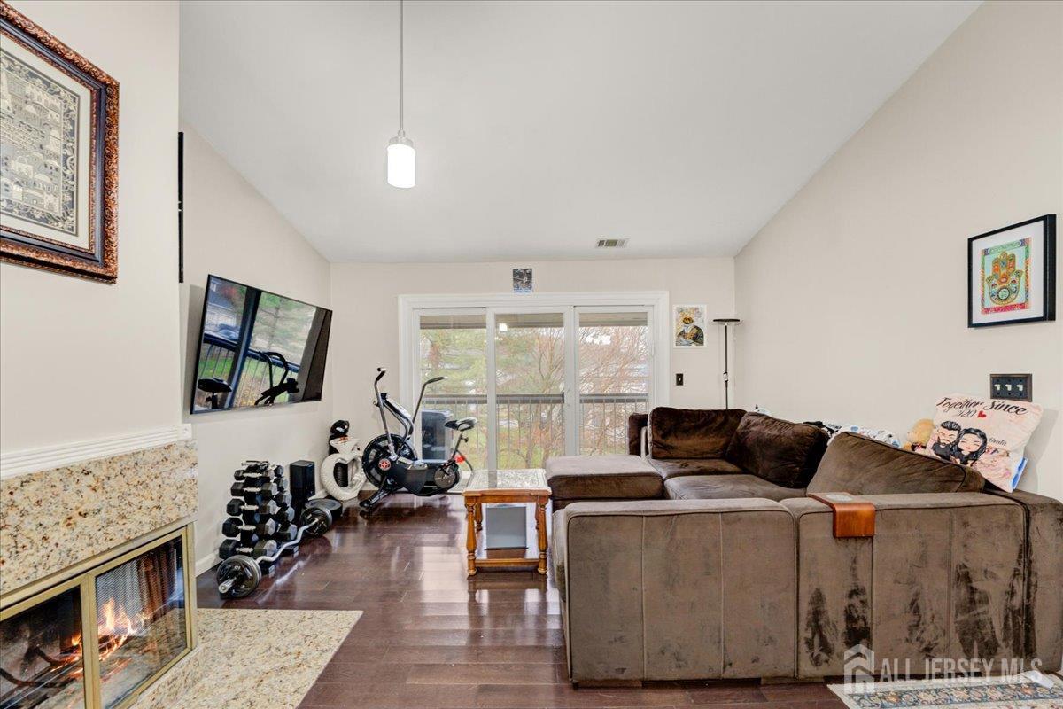 306 Bromley Place