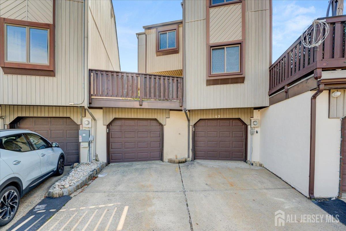 17 Emerald Lane