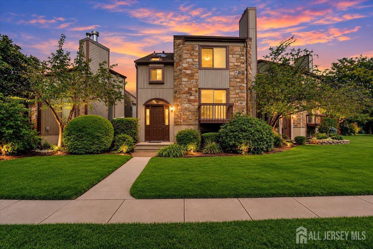17 Emerald Lane
