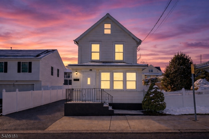 27 N 3Rd Ave