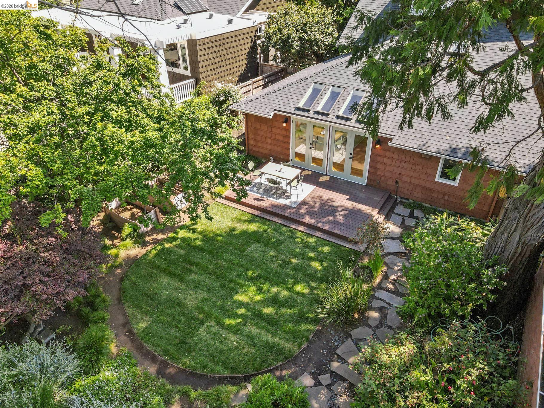 5633 Oak Grove Ave