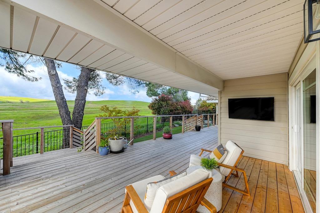 14792 Guadalupe Dr
