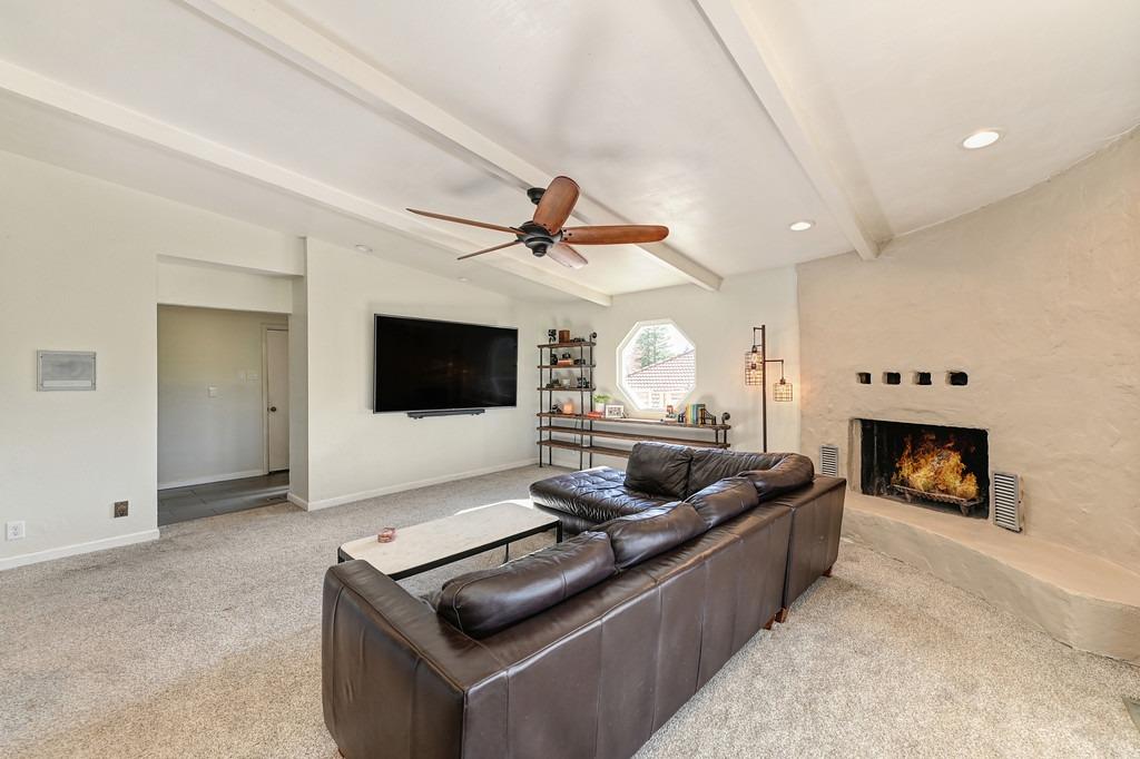 14792 Guadalupe Dr