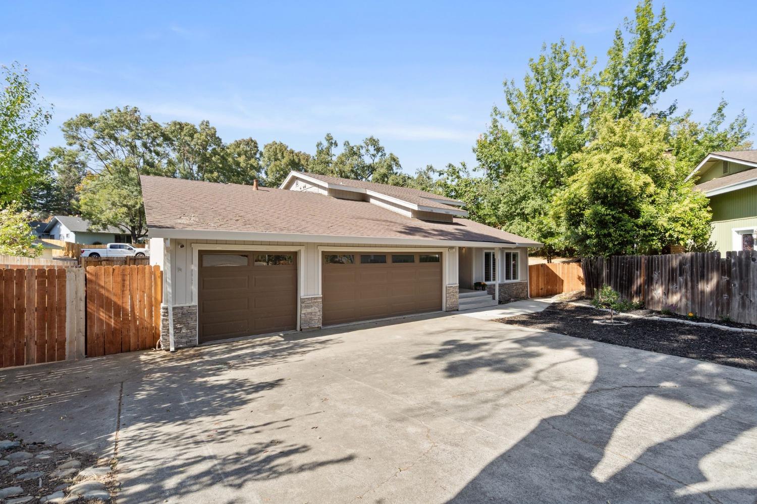 6011 Tall Brave Court