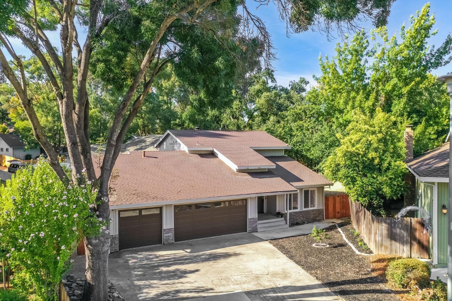 6011 Tall Brave Court