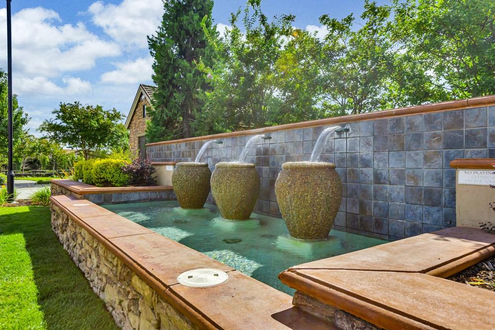 816 Clementine Drive