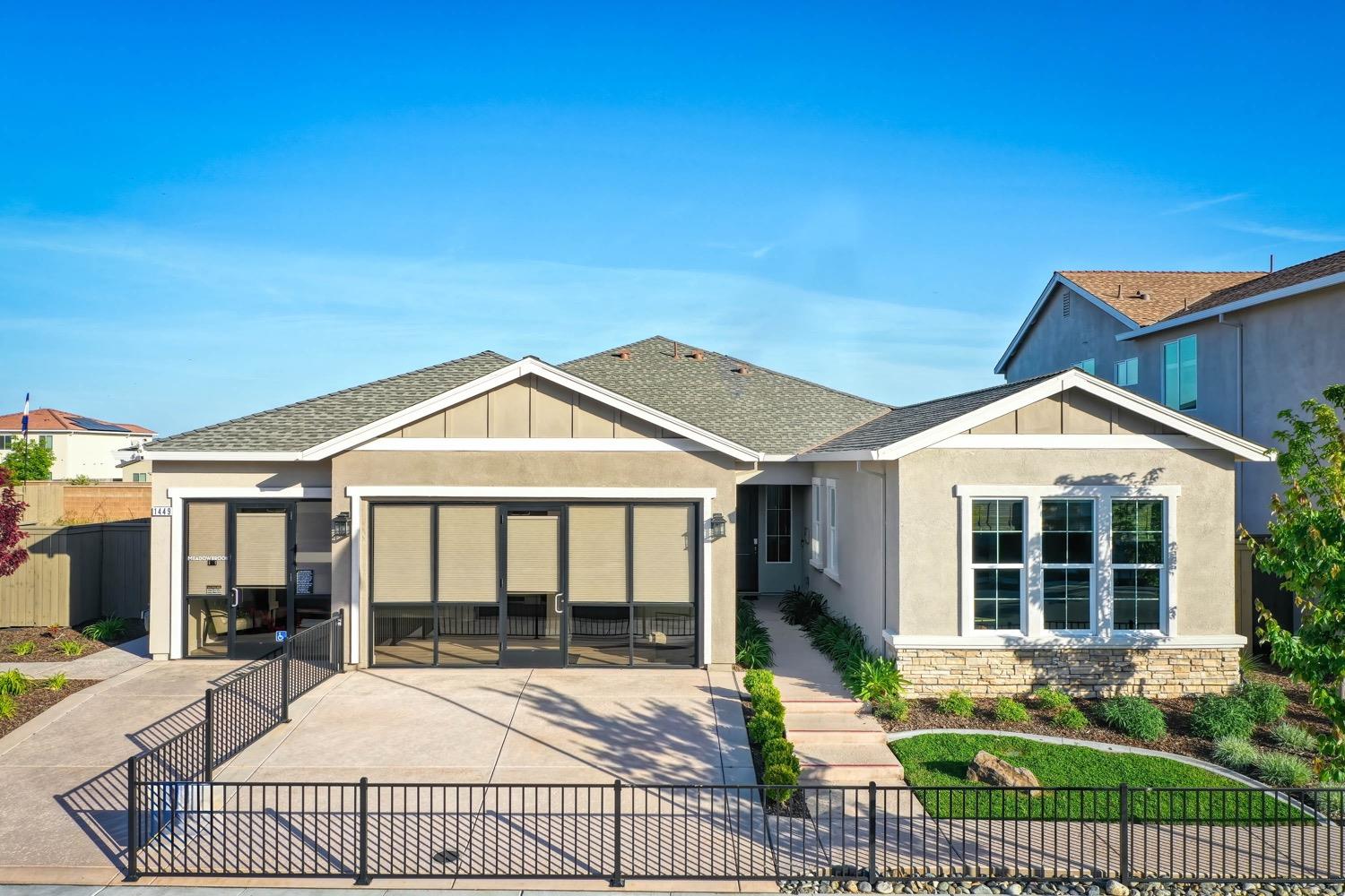 1449 Wadsworth Circle
