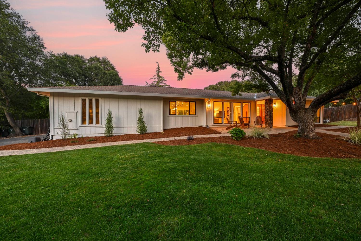 9230 Oak Leaf Way