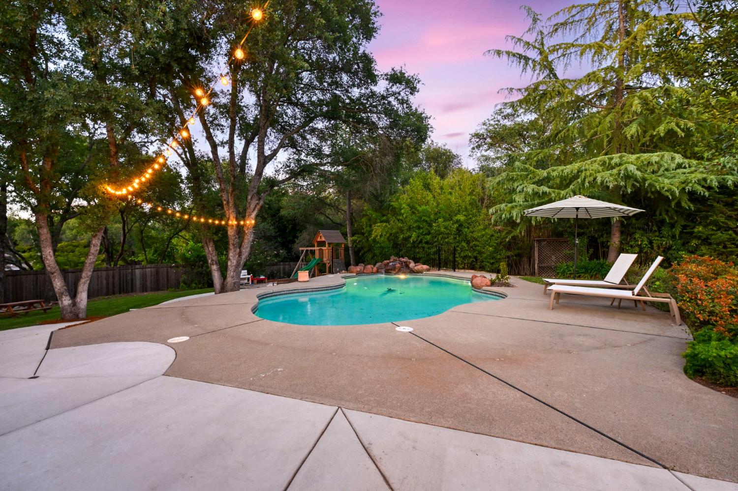 9230 Oak Leaf Way