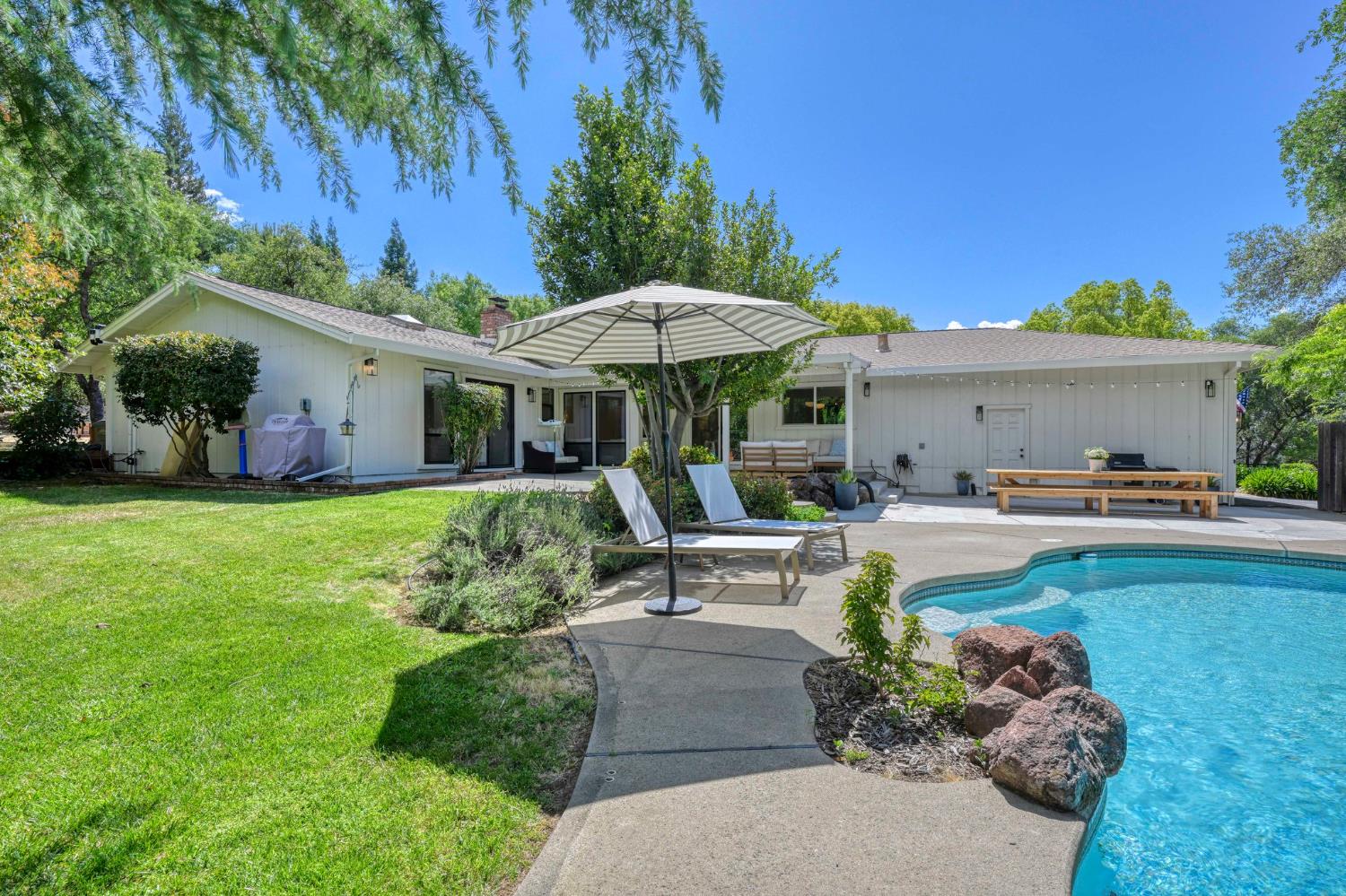 9230 Oak Leaf Way