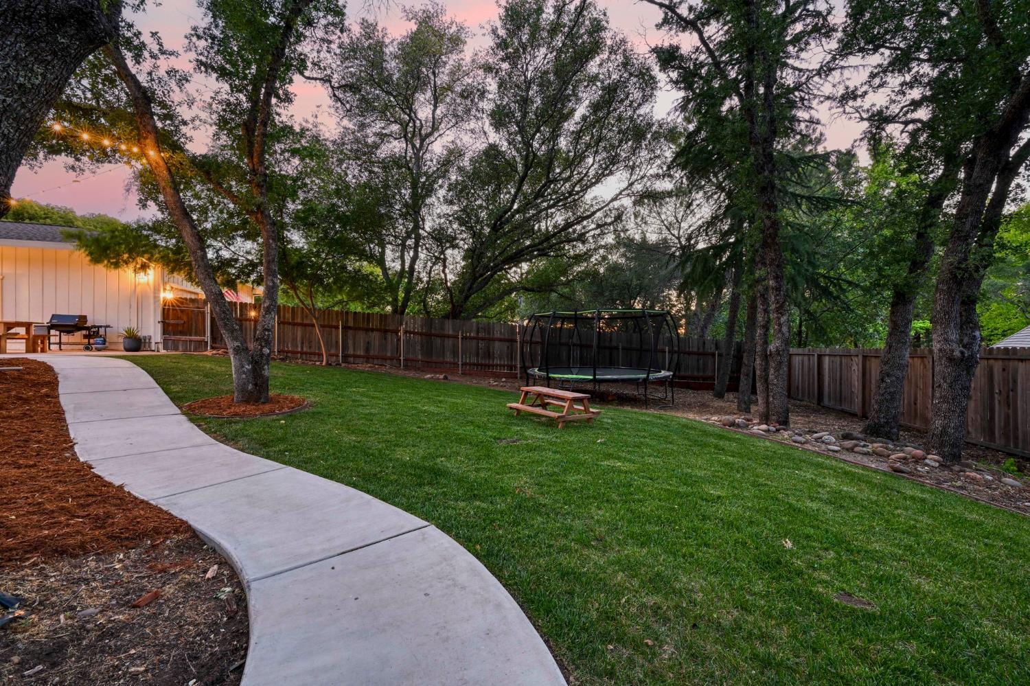9230 Oak Leaf Way